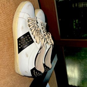 Leather crown sneakers. Only work 5 times. They have the original worn look.
